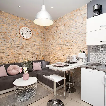 Nina Colosseum Appartement *