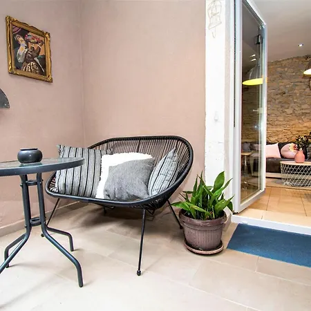 Nina Colosseum Apartment *